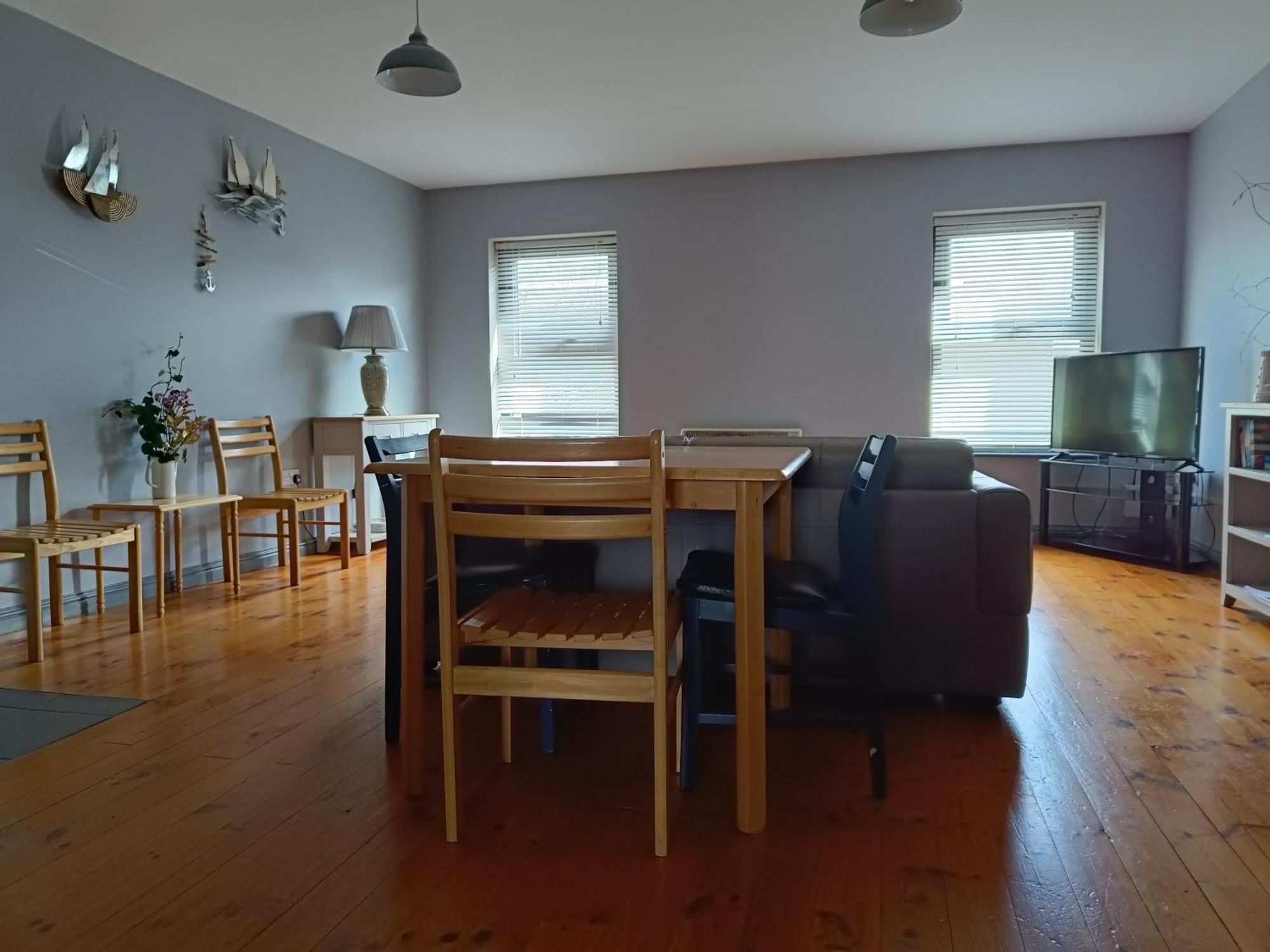 Dingle Town Center Apartment Exterior photo